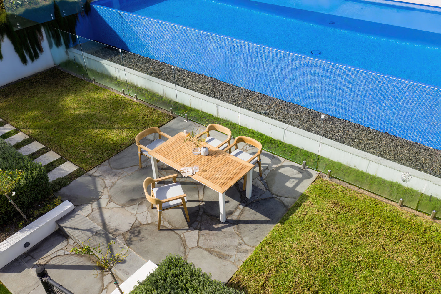 Creating an Inviting Outdoor Space for Entertaining - Olan Living