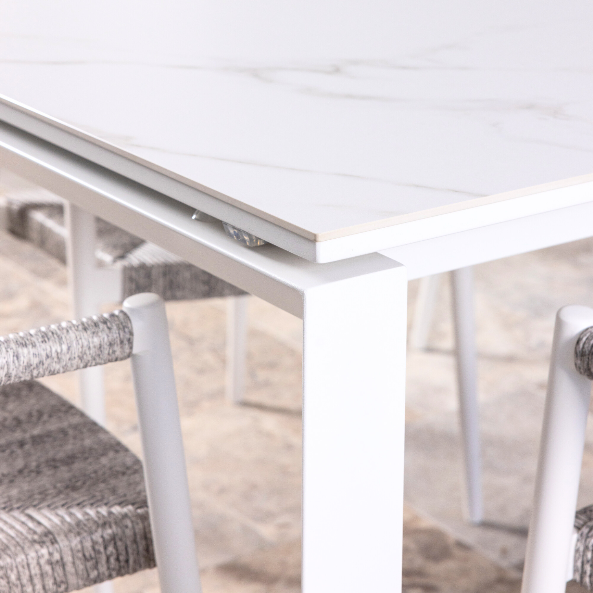 Broulee Extendable Dining table - White