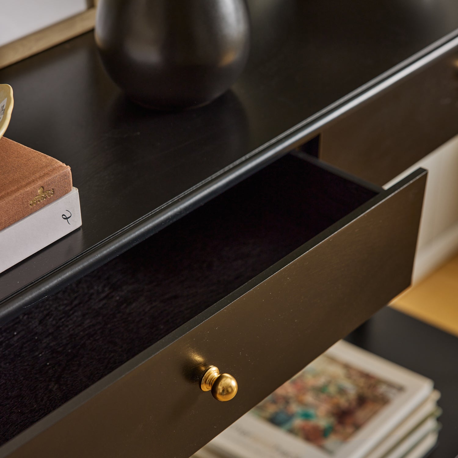 Daylesford Black Bobble Console
