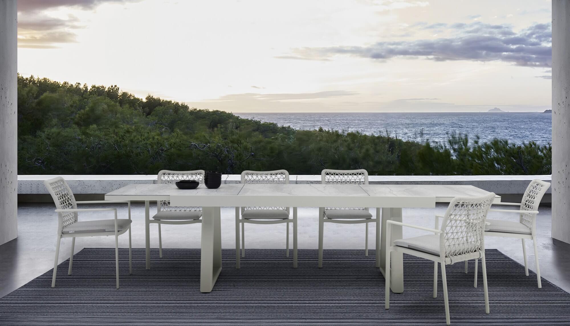 Verona Extendable Outdoor Dining Table - Charcoal