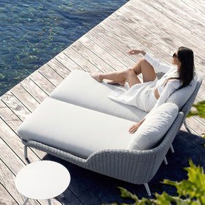 Outdoor style with white - Olan Living