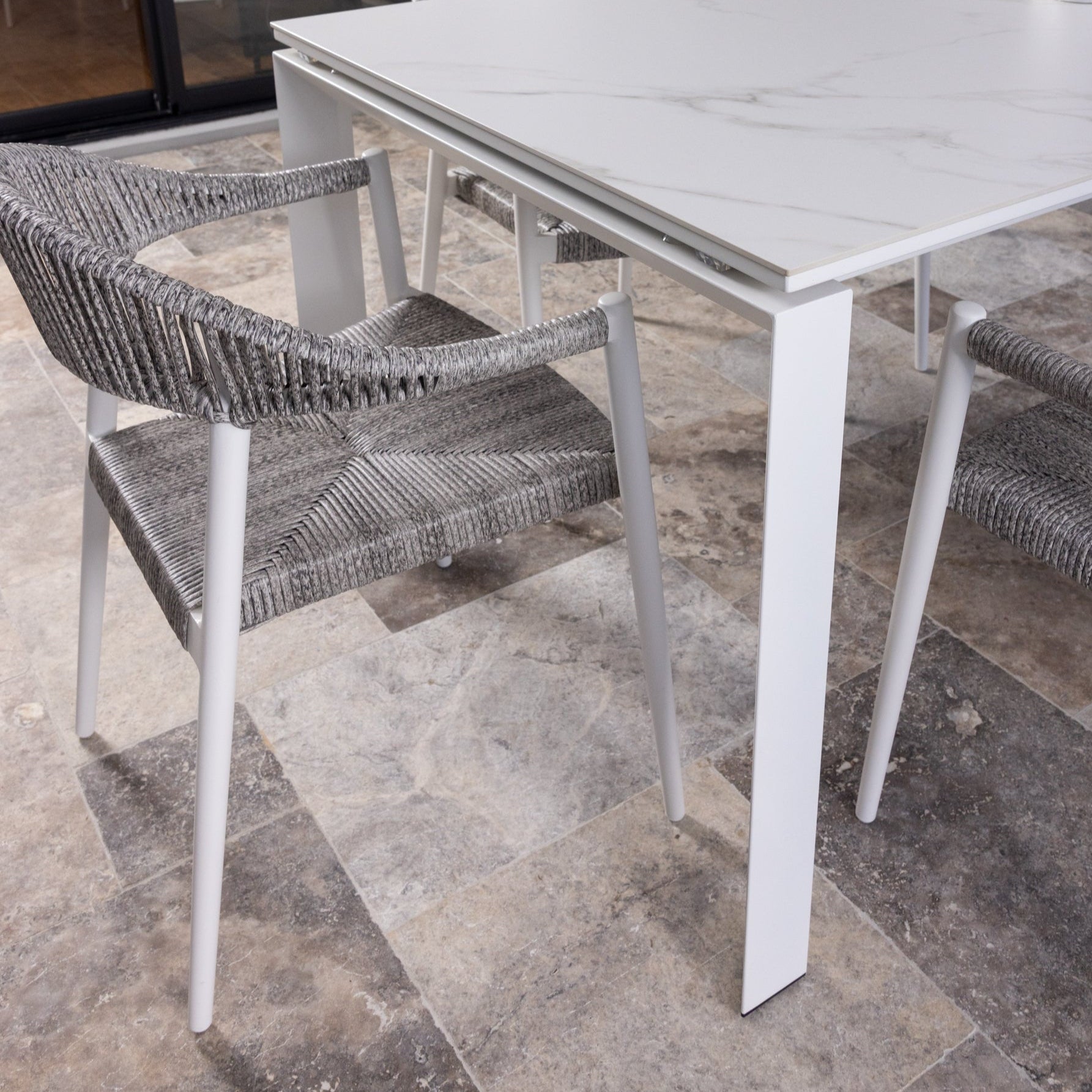 Broulee Extendable Dining table - White
