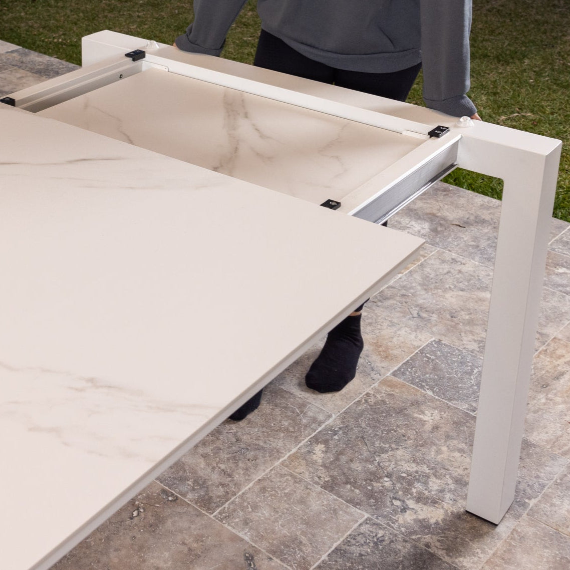 Broulee Extendable Dining table - White