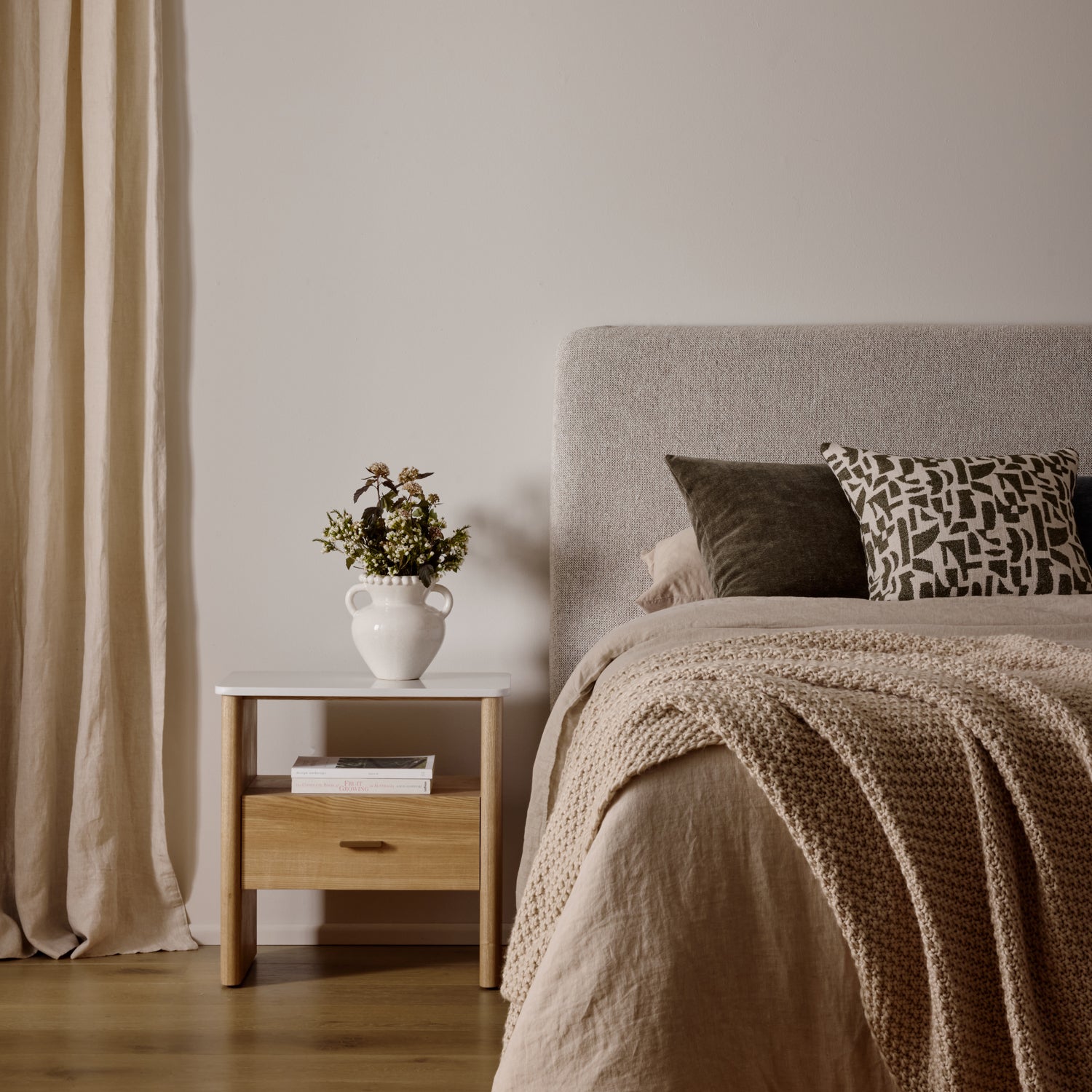 Oscar White/Oak Bedside Table