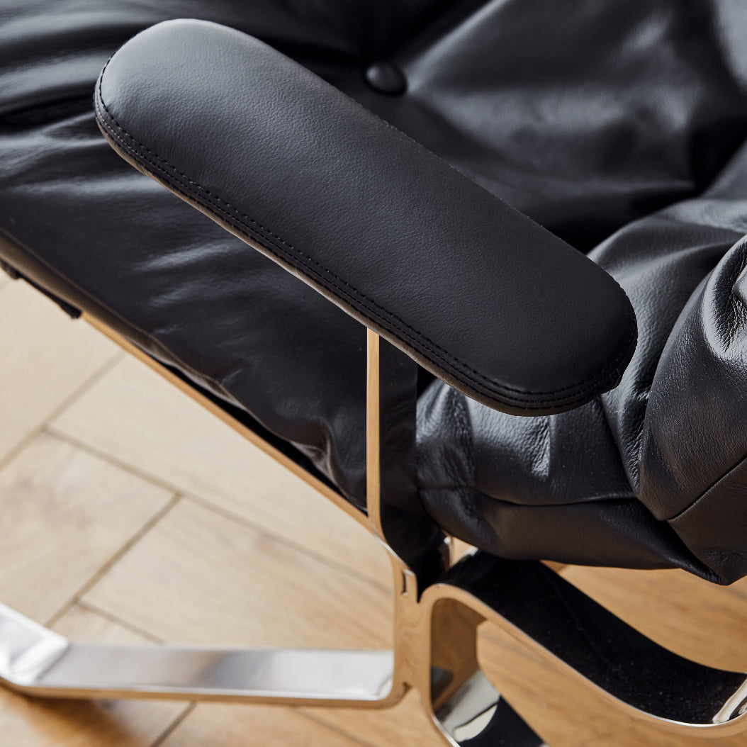 Omelette Lounge Chair with Armrests