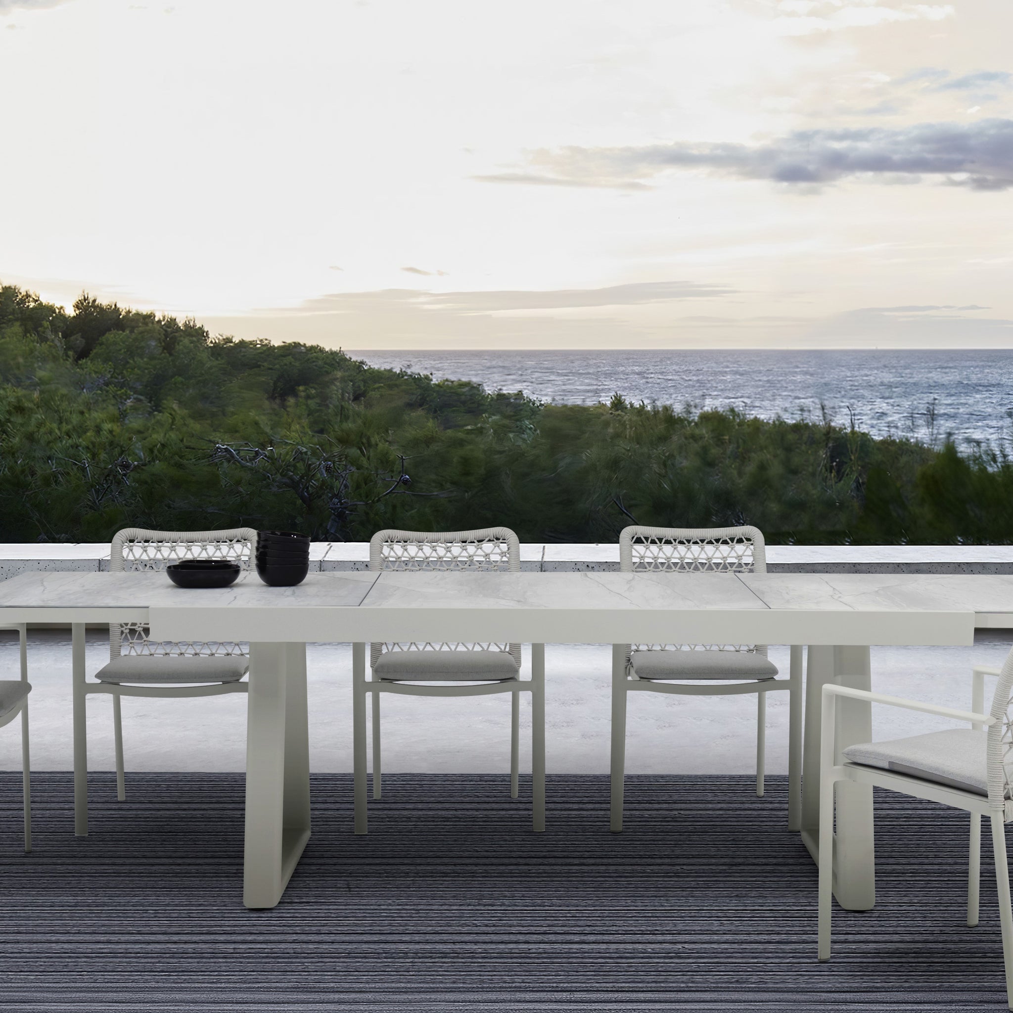 Verona Extendable Outdoor Dining Table - Light Grey